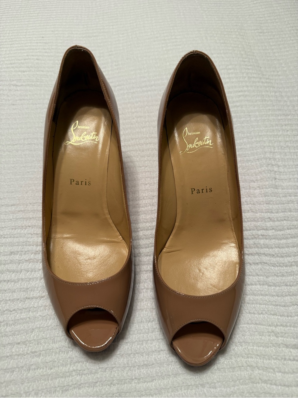 RARE Christian Louboutin Tan Patent Peep-Toe Pumps No Matter 85 Patent Calf sz40